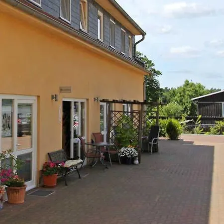 Apartamento Maisonettewohnung Mit Wendeltreppe Zum Schlafbereich Und Kleiner Eingangsterrasse Im Nebengebaeude Rheinsberg