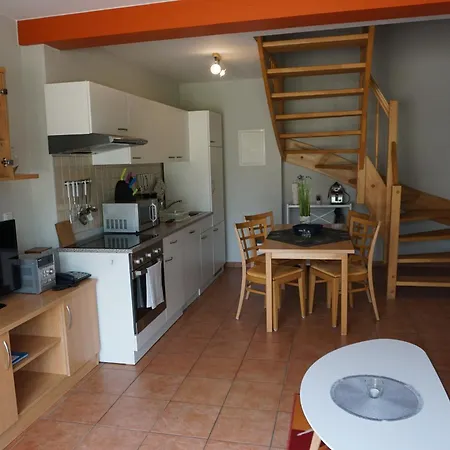 Maisonettewohnung Mit Wendeltreppe Zum Schlafbereich Und Kleiner Eingangsterrasse Im Nebengebaeude