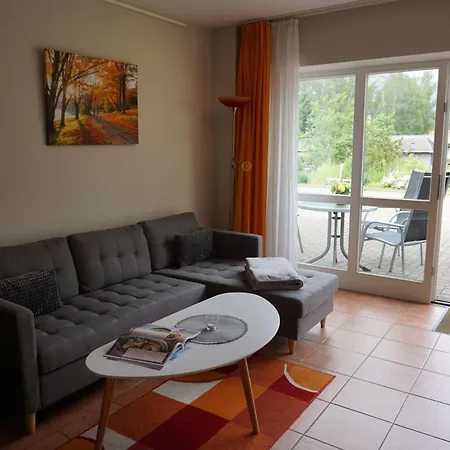Maisonettewohnung Mit Wendeltreppe Zum Schlafbereich Und Kleiner Eingangsterrasse Im Nebengebaeude *