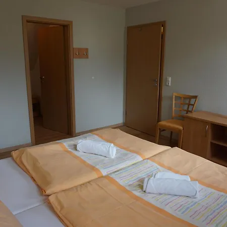 Apartamento Maisonettewohnung Mit Wendeltreppe Zum Schlafbereich Und Kleiner Eingangsterrasse Im Nebengebaeude Rheinsberg