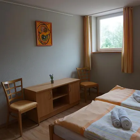 Maisonettewohnung Mit Wendeltreppe Zum Schlafbereich Und Kleiner Eingangsterrasse Im Nebengebaeude * Rheinsberg